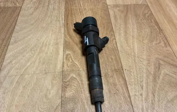 Volvo S40, V40 Fuel injector 7700111014 0445110