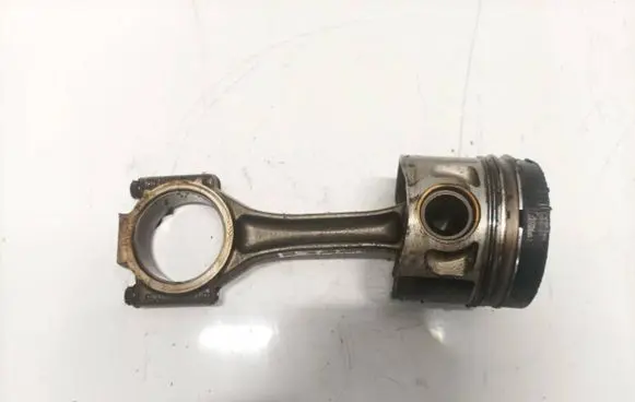 Volkswagen Golf IV Piston with connecting rod