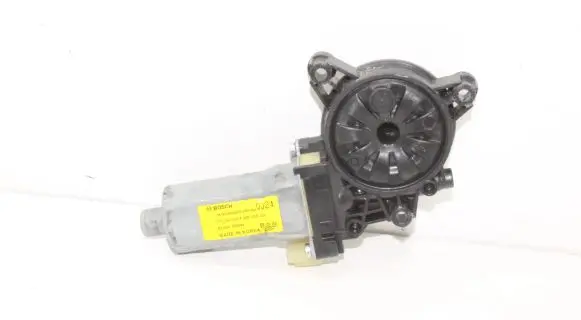 KIA Sorento Front door window regulator motor 824602P000