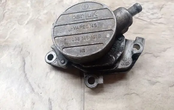 Audi A3 S3 8L Vacuum pump 038145101B