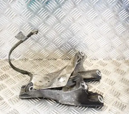 BMW 5 E60 E61 Engine mounting bracket 6770940