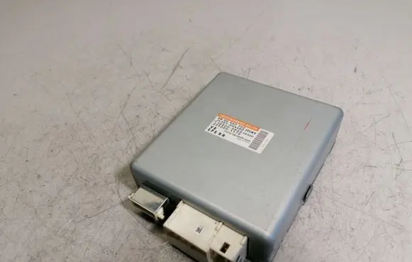 Toyota Avensis T270 Engine control unit/module ECU 89650-05130