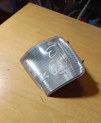Volkswagen PASSAT B3 Front indicator light 357953050A
