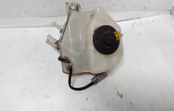 Brake fluid reservoir