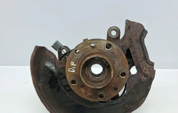Nissan Qashqai Front wheel hub spindle knuckle