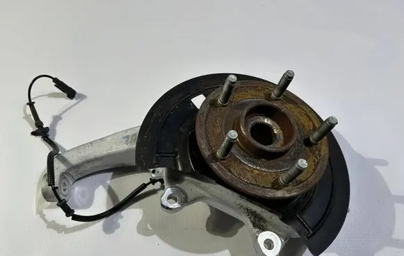 Dodge RAM Front wheel hub spindle knuckle 68044704