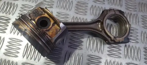 Renault Laguna I Piston with connecting rod