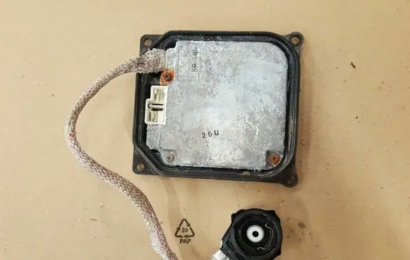 Porsche Macan (95B) Headlight ballast module Xenon KDLT003 D4S