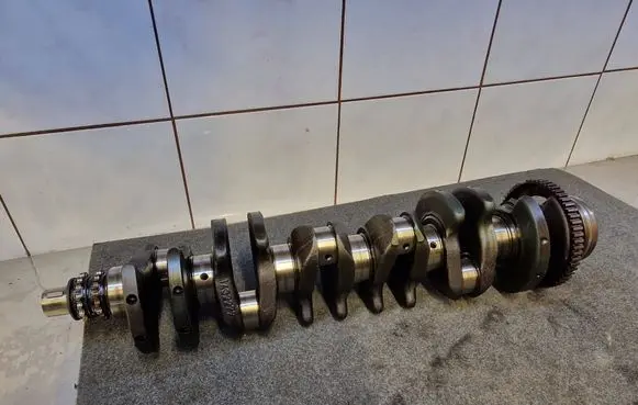 BMW 7 E38 Crankshaft 1432277