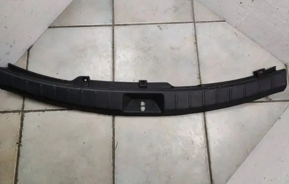 Trunk/boot sill cover protection