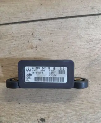 Mercedes-Benz C W204 ESP acceleration yaw rate sensor A0055421918 GD79F18E4Z 10170106303