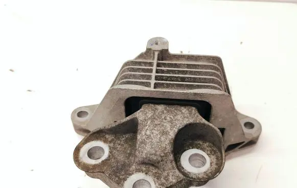 Opel Insignia B Engine mount bracket 84248716