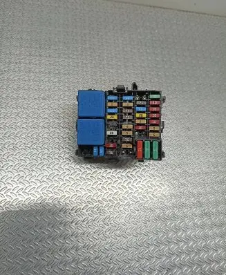 Renault Captur Fuse module 18017641
