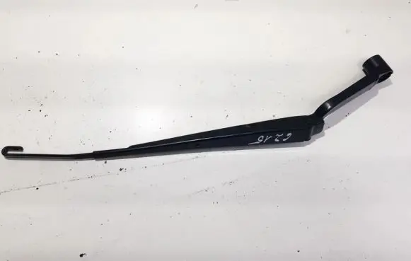 Nissan Qashqai Front wiper blade arm x8653