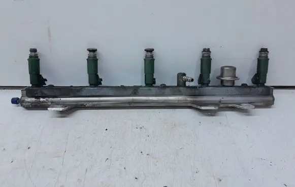 Volvo V70 Fuel injectors set 9470229 9202710