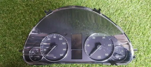 Mercedes-Benz C W203 Speedometer (instrument cluster) A2035409247