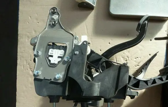 Opel Astra L Pedal assembly 23335388