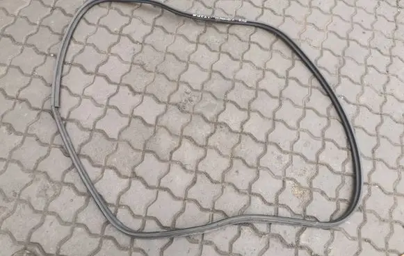 Nissan Qashqai Loading door rubber seal (on body) 