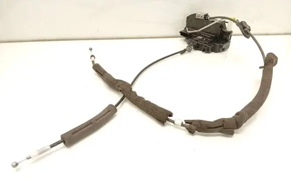 Nissan Juke I F15 Front door lock