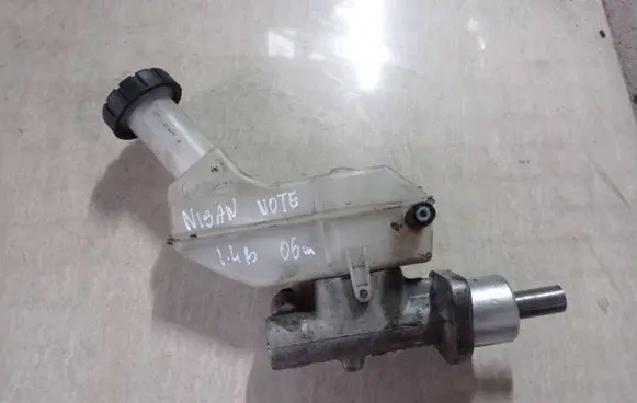 Nissan Note (E11) Clutch master cylinder