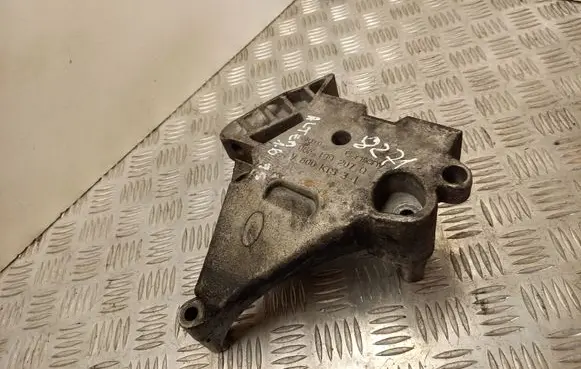 Seat Altea XL Engine mounting bracket 06F199207Q