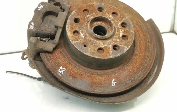 Rear wheel hub spindle/knuckle