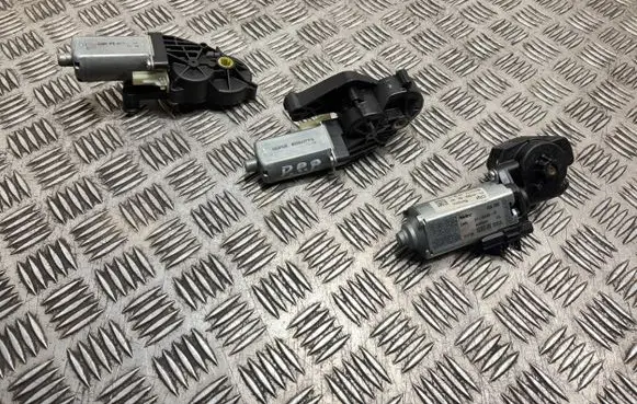 Mercedes-Benz E W212 Seat adjustment motor 0390203367 0390203326 00445777