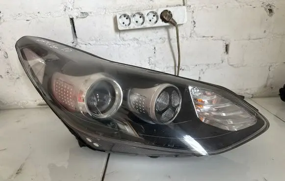 KIA Sportage Headlight/headlamp 92102F1040 9R040MM5 R009S040MMS