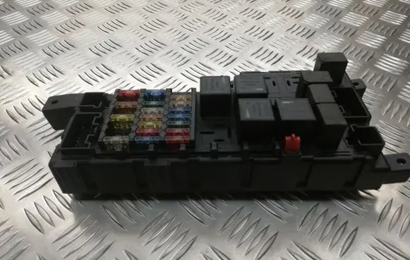 Volvo V70 Fuse module 518717004 8637841