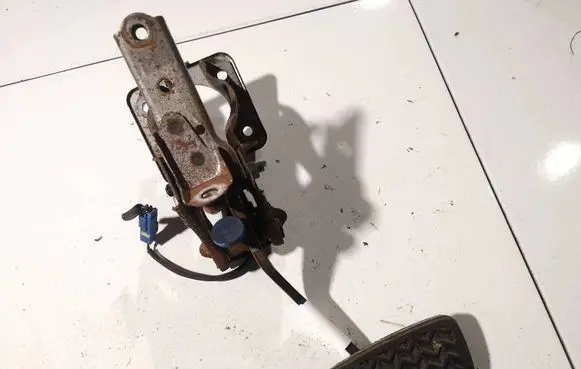 Lexus IS 220D-250-350 Brake pedal 