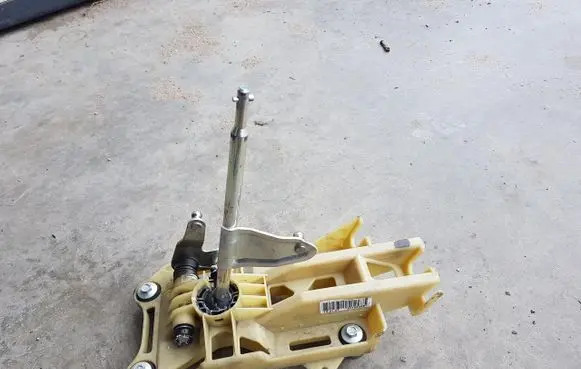 Volvo C30 Gear selector/shifter in gearbox 
