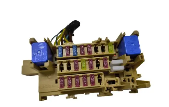 Nissan Juke I F15 Fuse module 2523079942 ACM33221