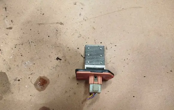 Suzuki Forenza Heater blower motor/fan resistor 5124P