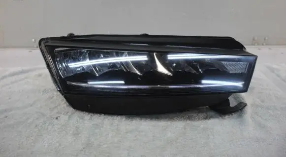 Skoda Octavia Mk4 Headlight/headlamp 5E4941016 LE18A6418 030111823200