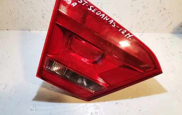 Volkswagen PASSAT B7 Tailgate rear/tail lights 561945093