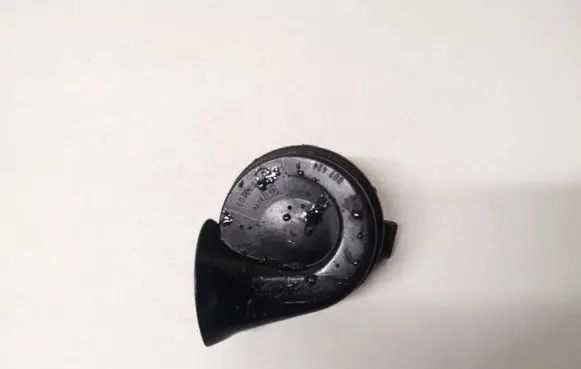 Volkswagen Touareg I Horn signal E1000209