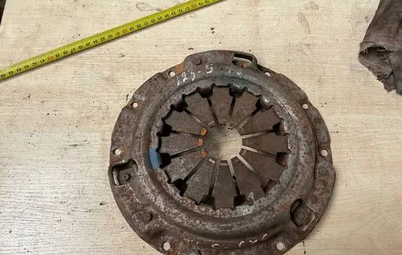 Mazda 323 F Pressure plate 
