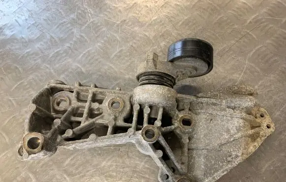 Nissan Qashqai Generator/alternator bracket 820066949
