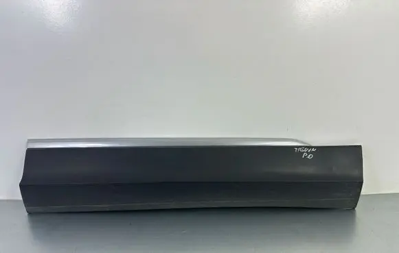 Volkswagen Tiguan Front door trim (molding) 5NA854940