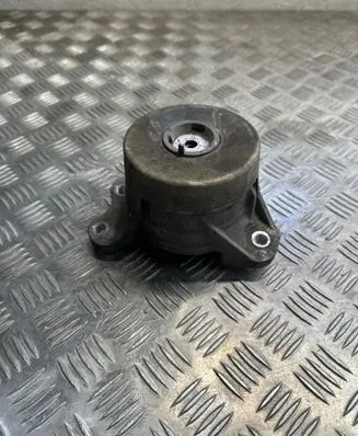 Engine mount bracket