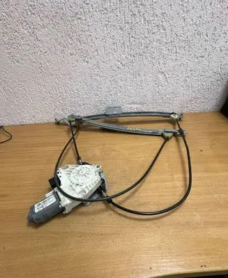Mercedes-Benz E C207 W207 Front door window regulator motor 110199008250 F6272