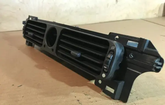 Jaguar XJ X308 Dash center air vent grill GND6770AB D1B1A