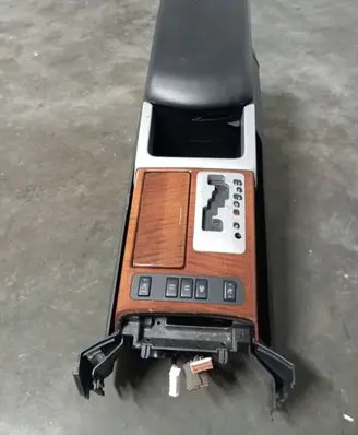 Infiniti QX56 Center console 1022262