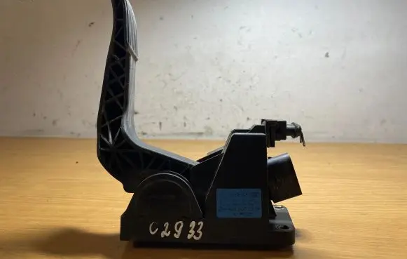 Mercedes-Benz Sprinter W901 W902 W903 W904 Accelerator throttle pedal A9015000504 C2933