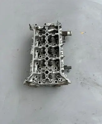 Toyota Avensis T250 Engine head 2AD 32B15051 5202194