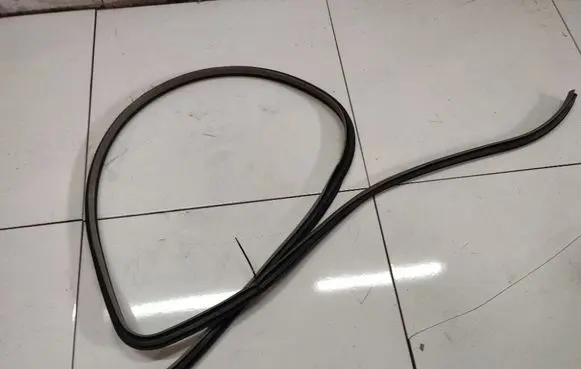 Toyota Yaris Rubber seal front coupe door 