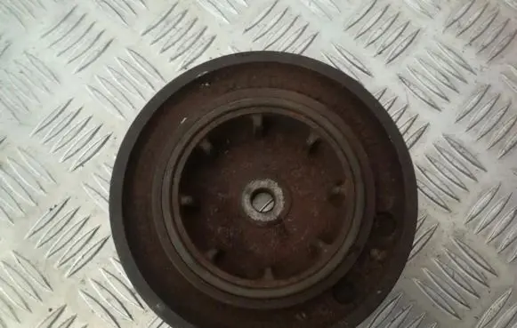 Renault Megane II Crankshaft pulley