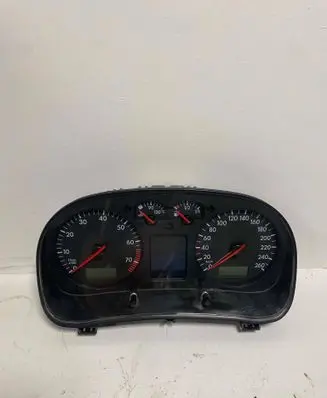 Volkswagen Golf IV Speedometer (instrument cluster) 1J0920826E VWZ7Z0C7168293