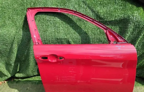 Alfa Romeo Stelvio Front door