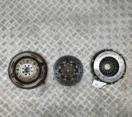 Volkswagen Golf VII Clutch set kit 04L141031A 06K141015B